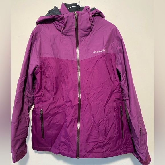 Columbia jacket with Omni heat and omni technology perfect for outdoors winter. - Picture 2 of 10